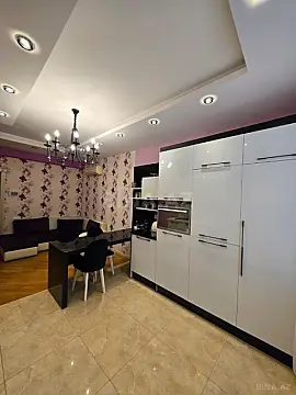 Satılır 3 otaqlı mənzil 131 m²