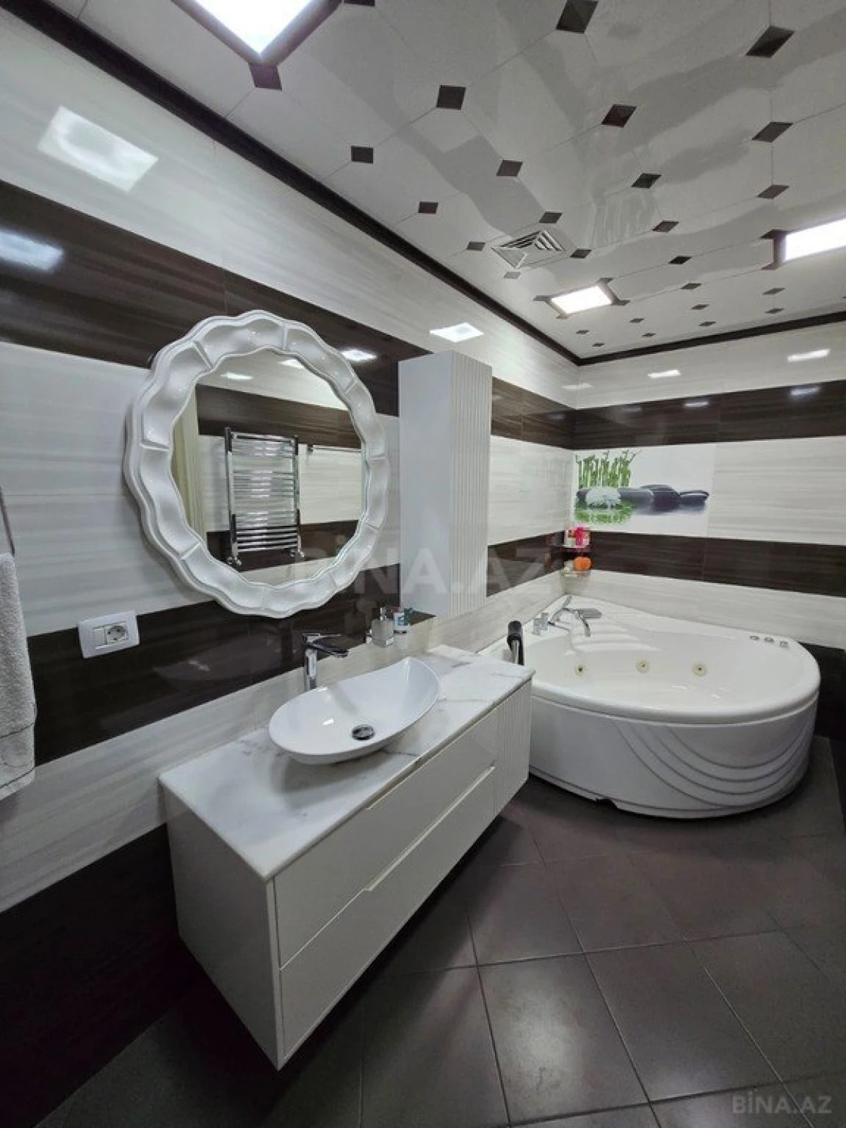 Satılır 3 otaqlı mənzil 131 m²