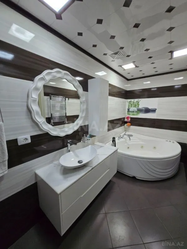 Satılır 3 otaqlı mənzil 131 m²