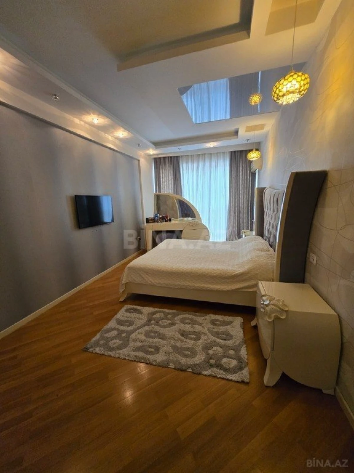 Satılır 3 otaqlı mənzil 131 m²