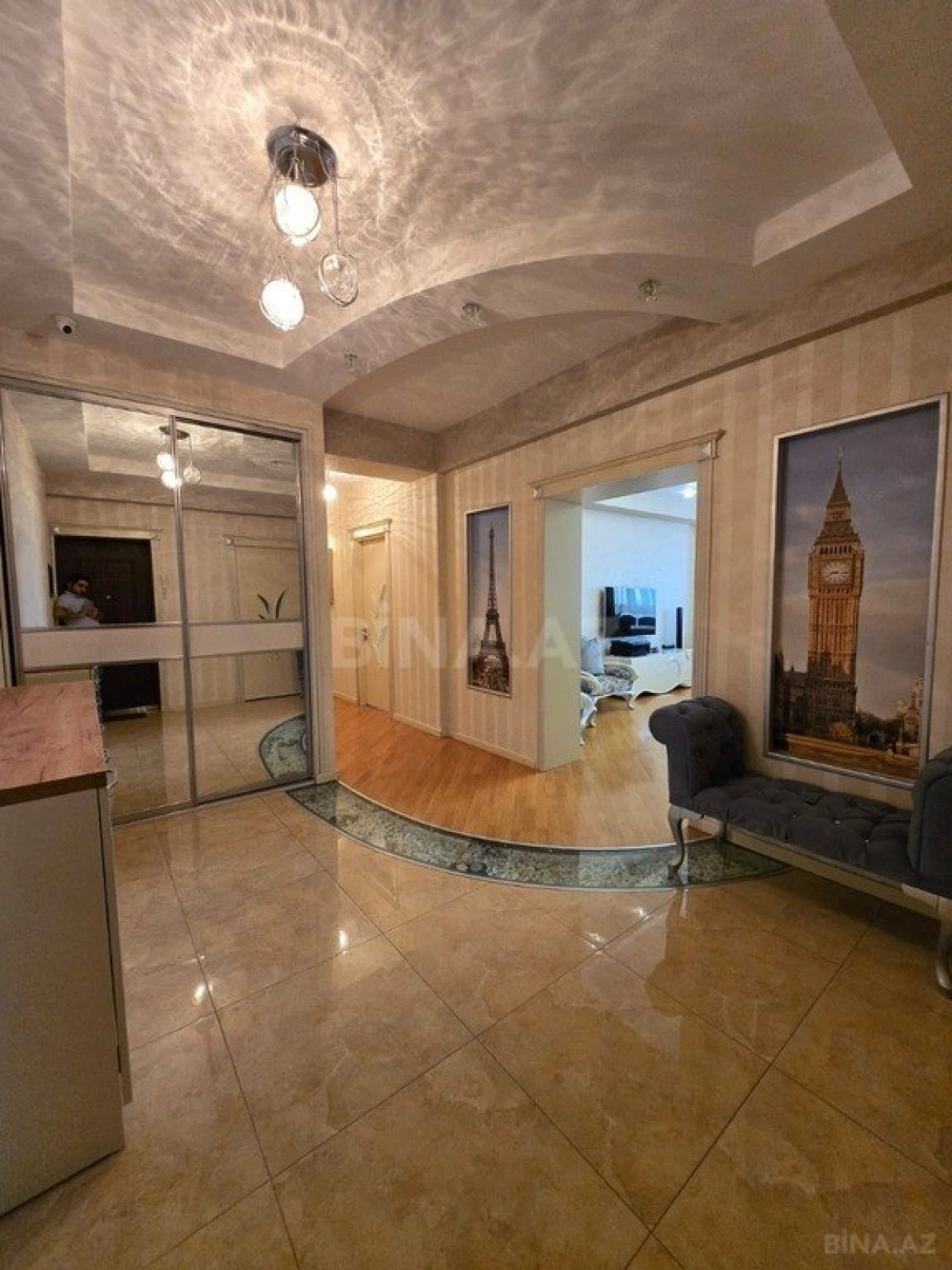 Satılır 3 otaqlı mənzil 131 m²