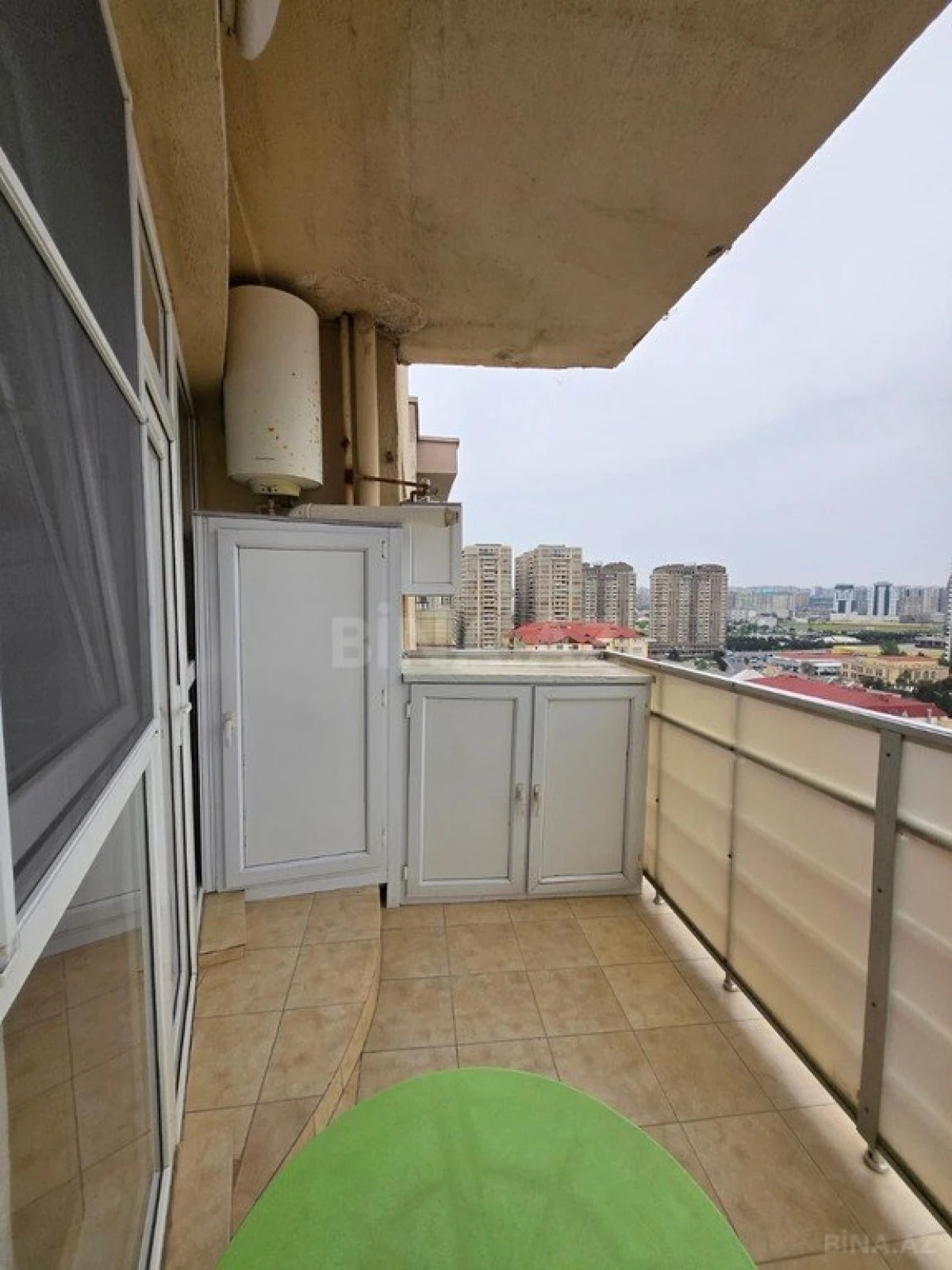 Satılır 3 otaqlı mənzil 131 m²