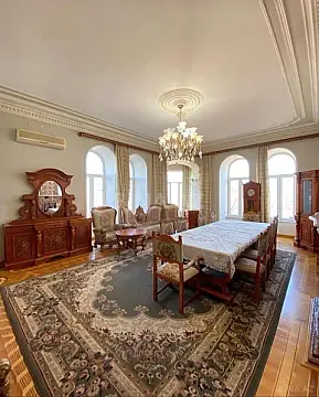 Satılır 4 otaqlı mənzil 180 m²