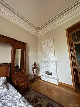 Satılır 4 otaqlı mənzil 180 m²