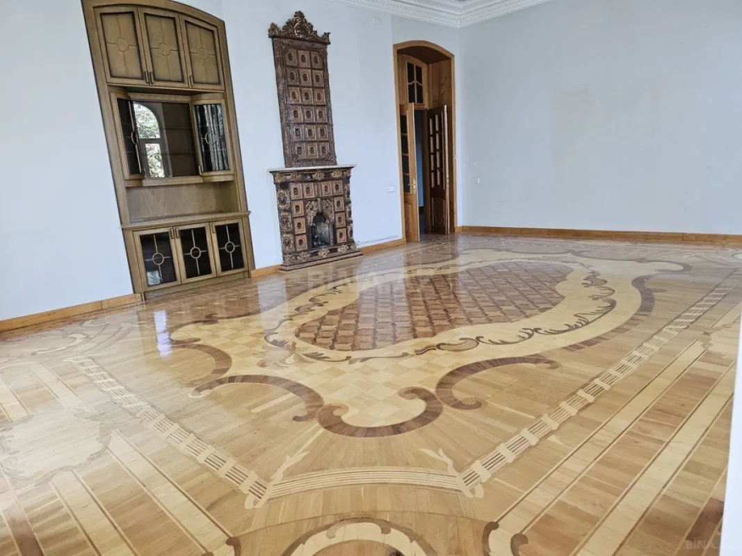 Satılır 4 otaqlı mənzil 180 m²