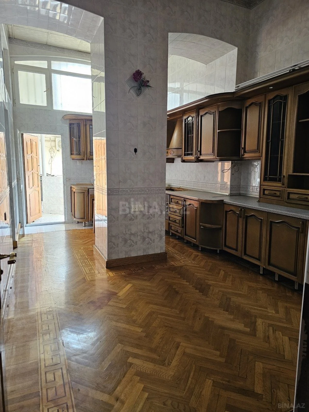 Satılır 4 otaqlı mənzil 180 m²