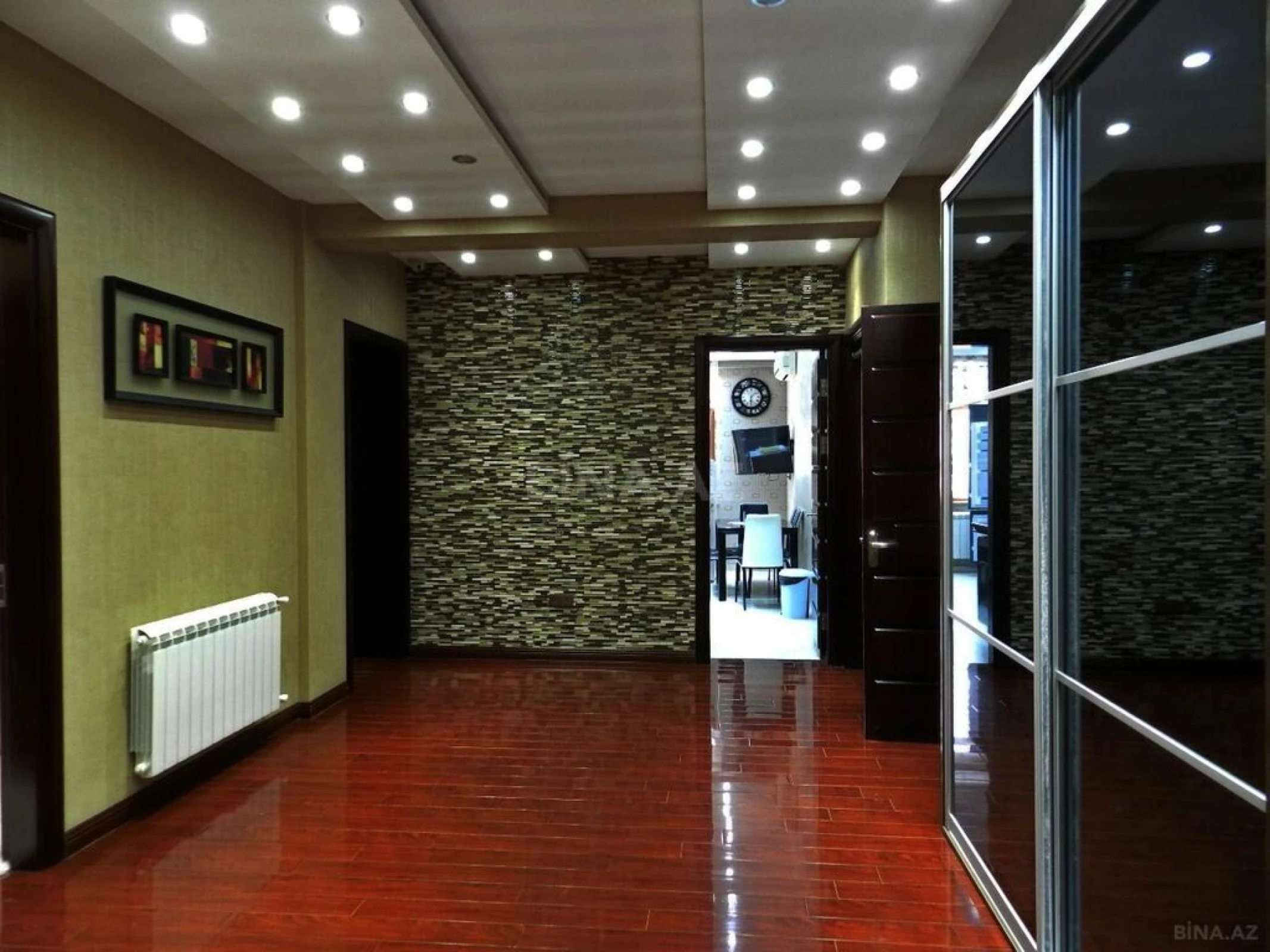 Satılır 4 otaqlı mənzil 175 m²