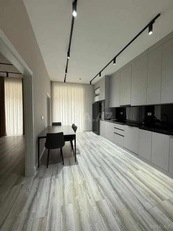 Kirayə verilir 2 otaqlı mənzil 95 m²