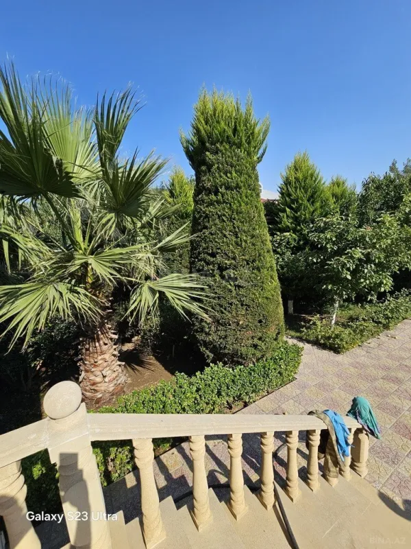 Satılır 8 otaqlı həyət evi 300 m²
