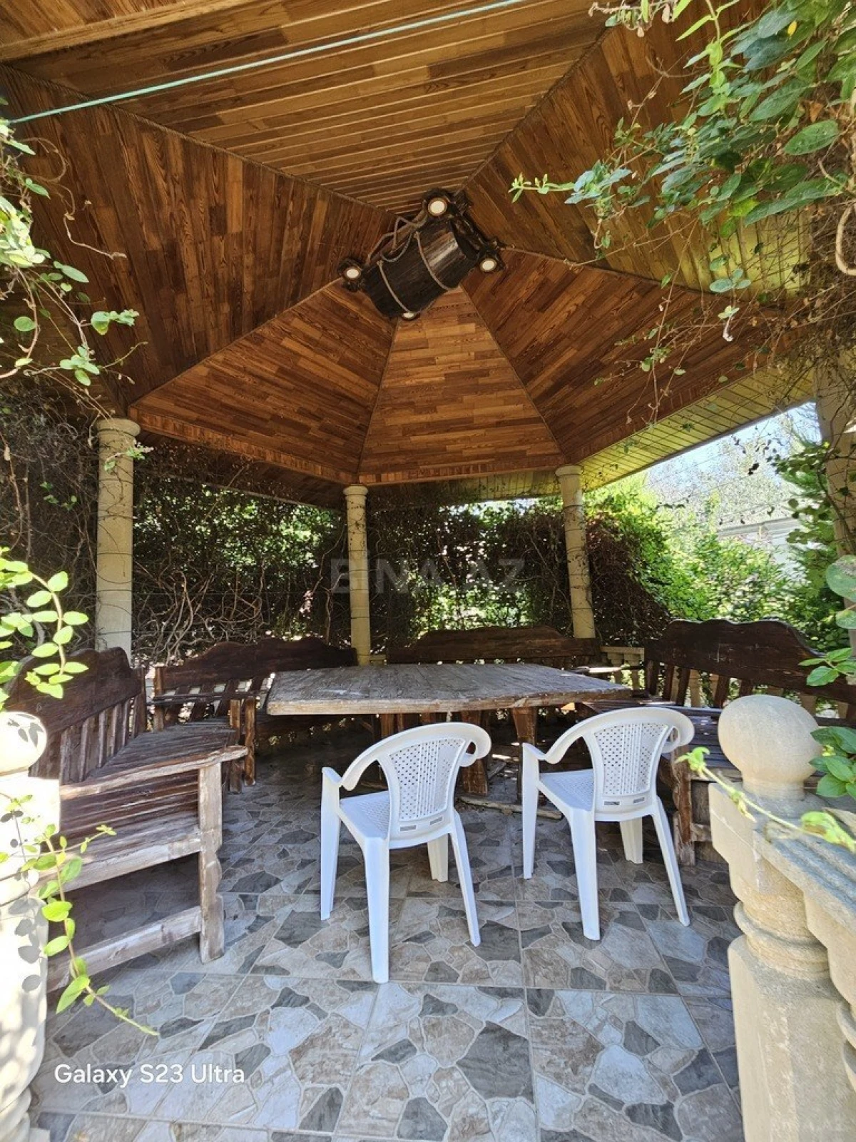 Satılır 8 otaqlı həyət evi 300 m²