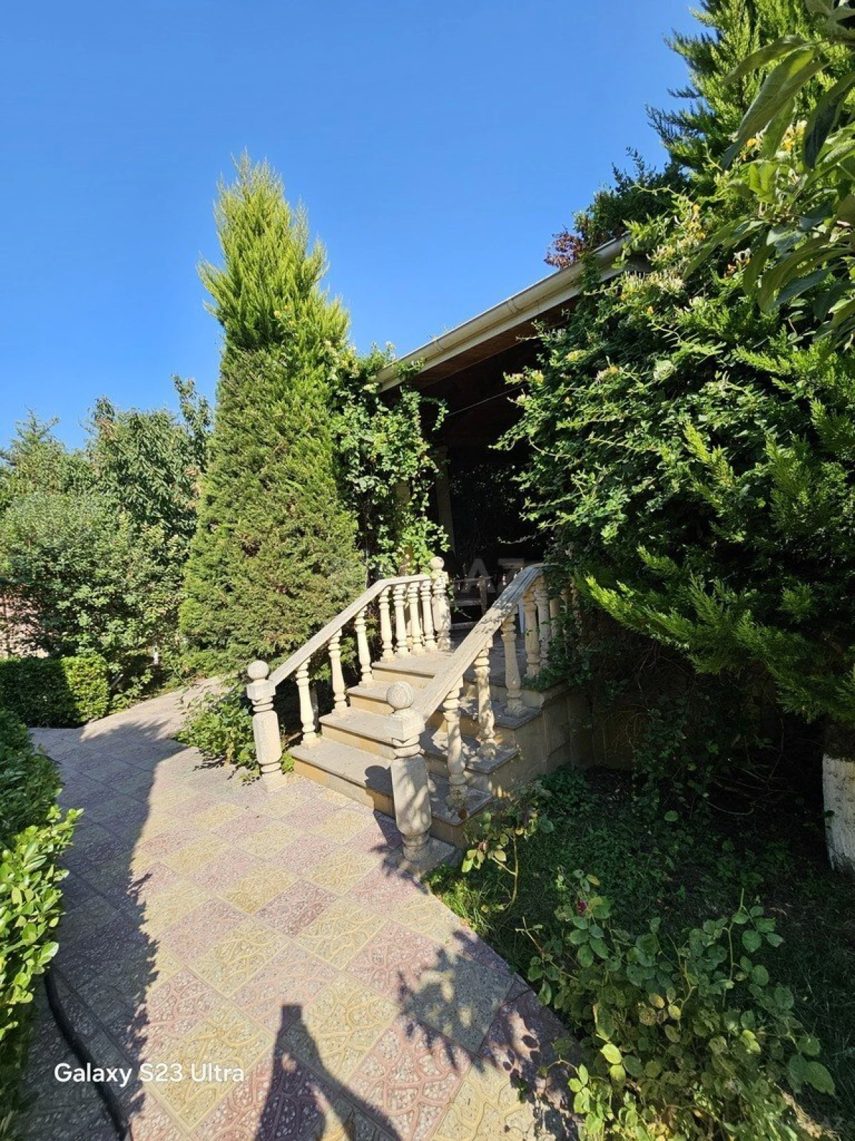 Satılır 8 otaqlı həyət evi 300 m²