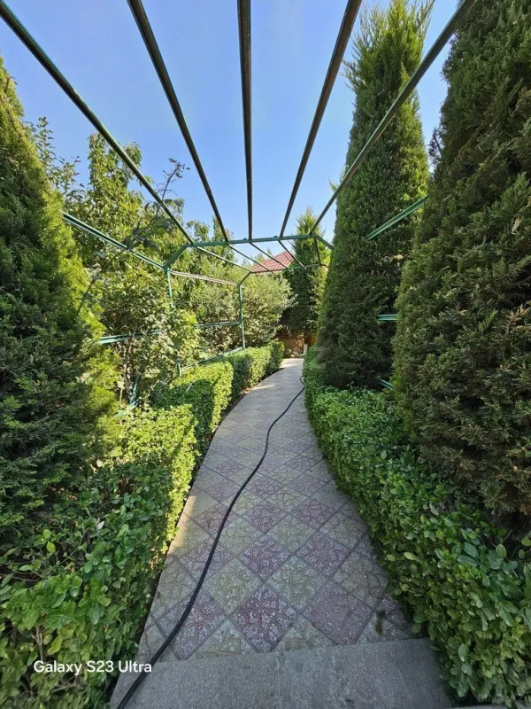 Satılır 8 otaqlı həyət evi 300 m²