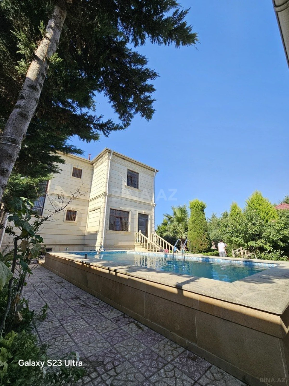 Satılır 8 otaqlı həyət evi 300 m²