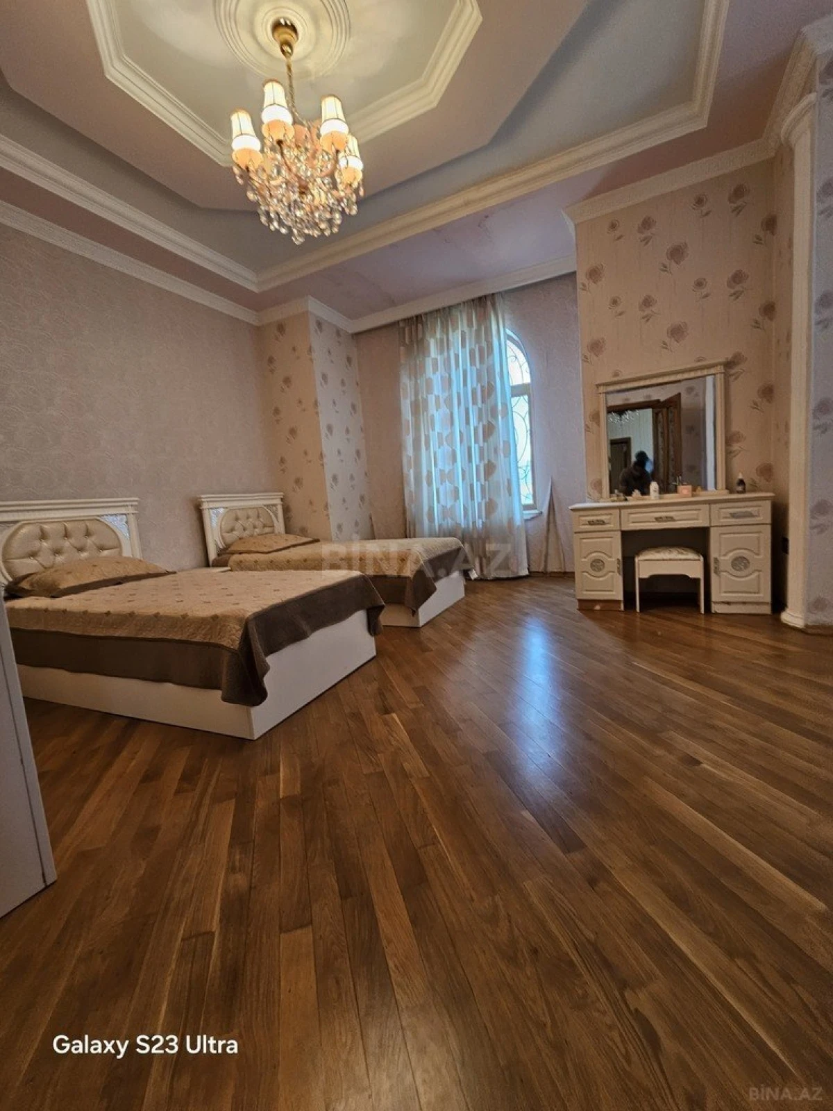 Satılır 8 otaqlı həyət evi 300 m²