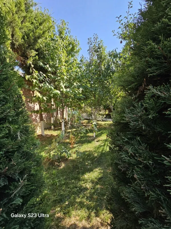 Satılır 8 otaqlı həyət evi 300 m²