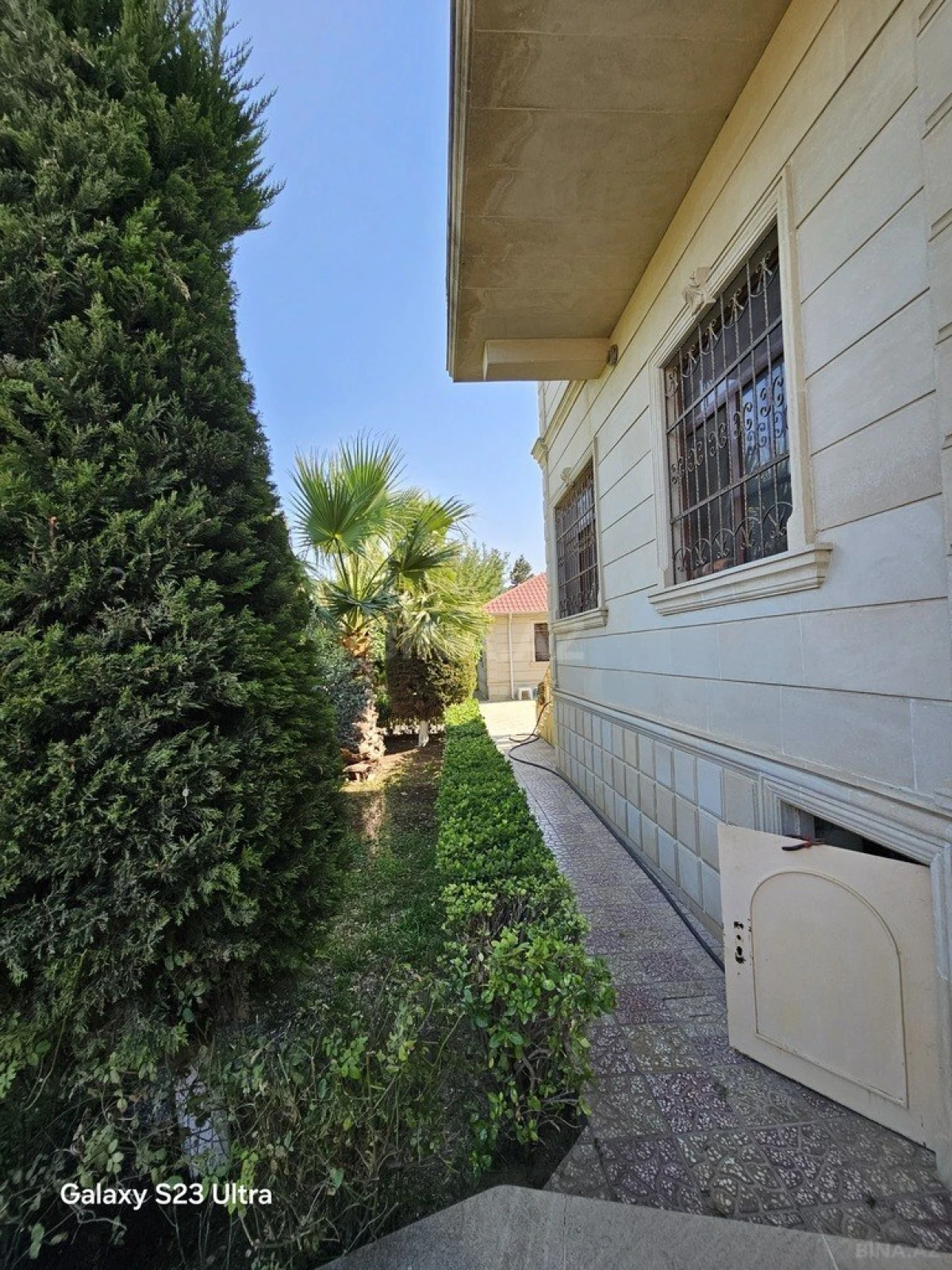 Satılır 8 otaqlı həyət evi 300 m²