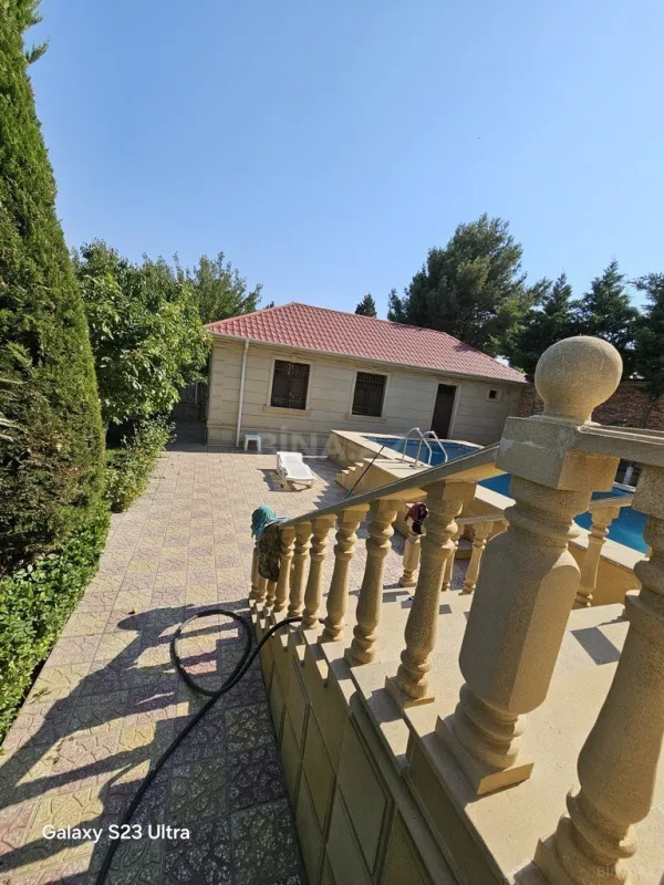 Satılır 8 otaqlı həyət evi 300 m²