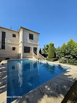Satılır 8 otaqlı həyət evi 300 m²