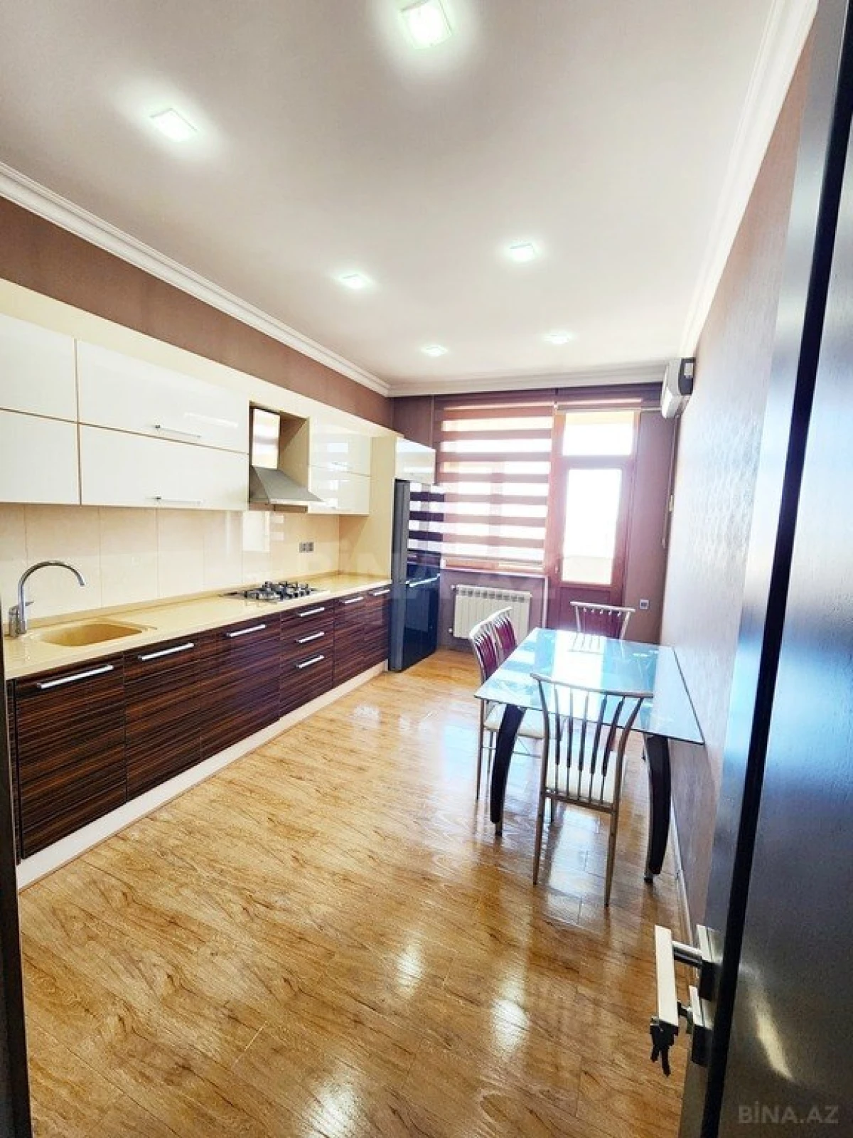 Kirayə verilir 3 otaqlı mənzil 140 m²