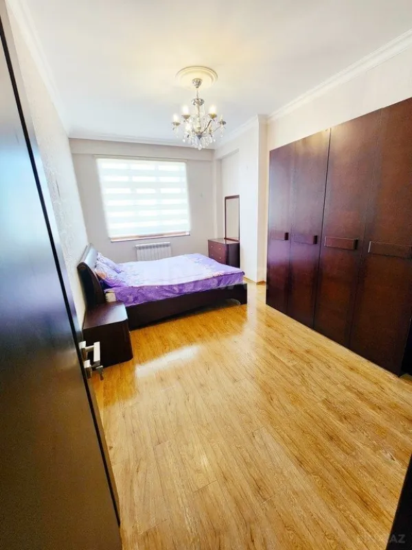 Kirayə verilir 3 otaqlı mənzil 140 m²