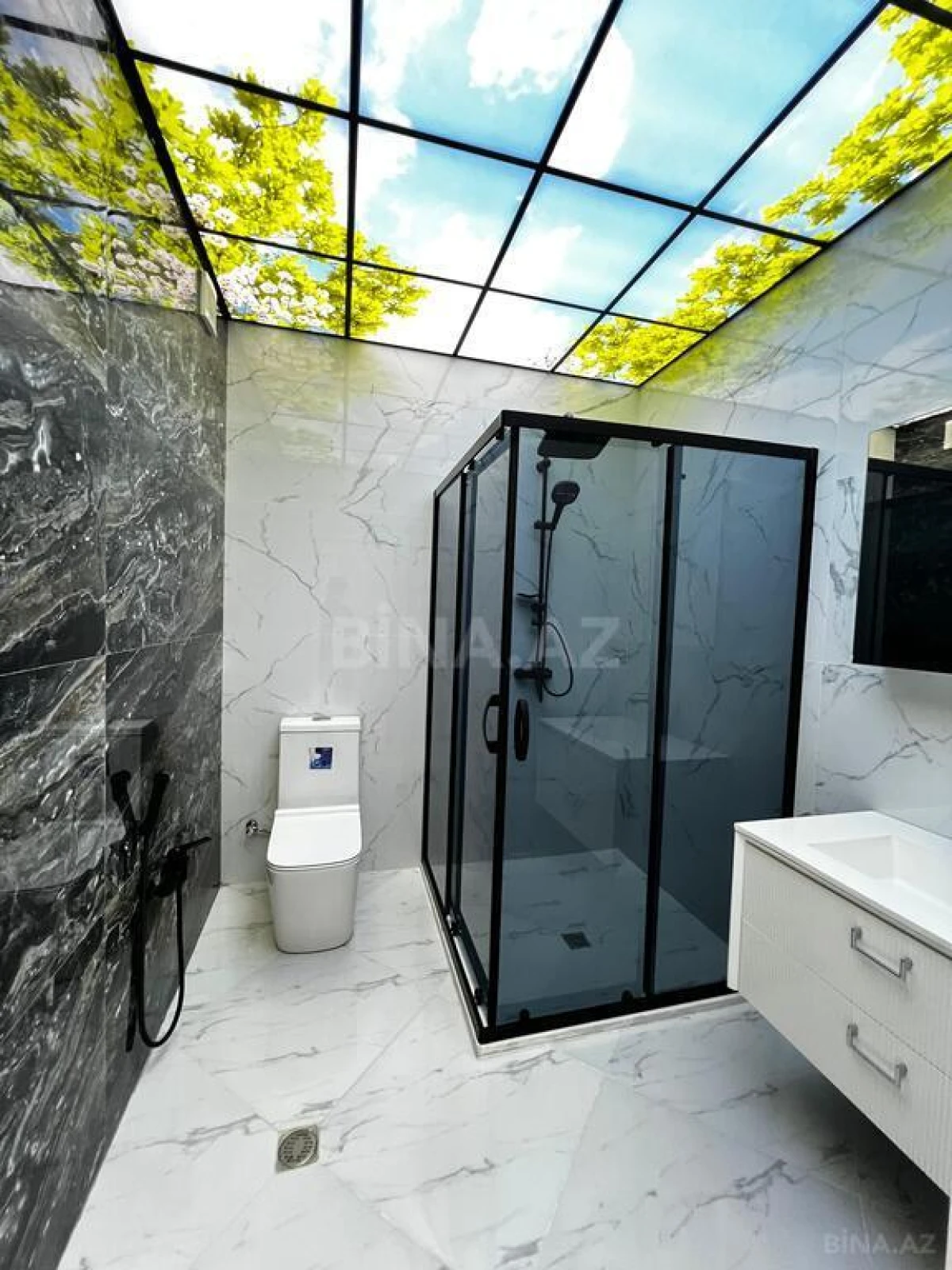 Satılır 4 otaqlı mənzil 155 m²