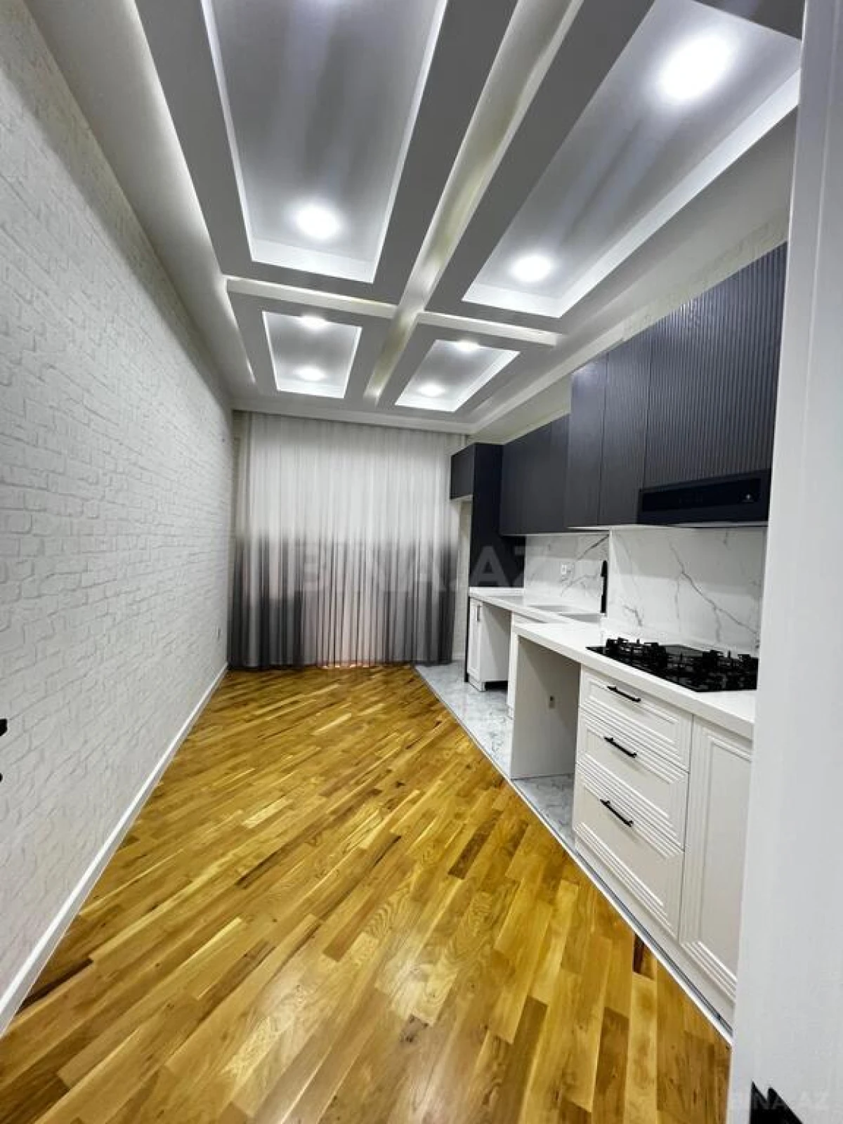 Satılır 4 otaqlı mənzil 155 m²