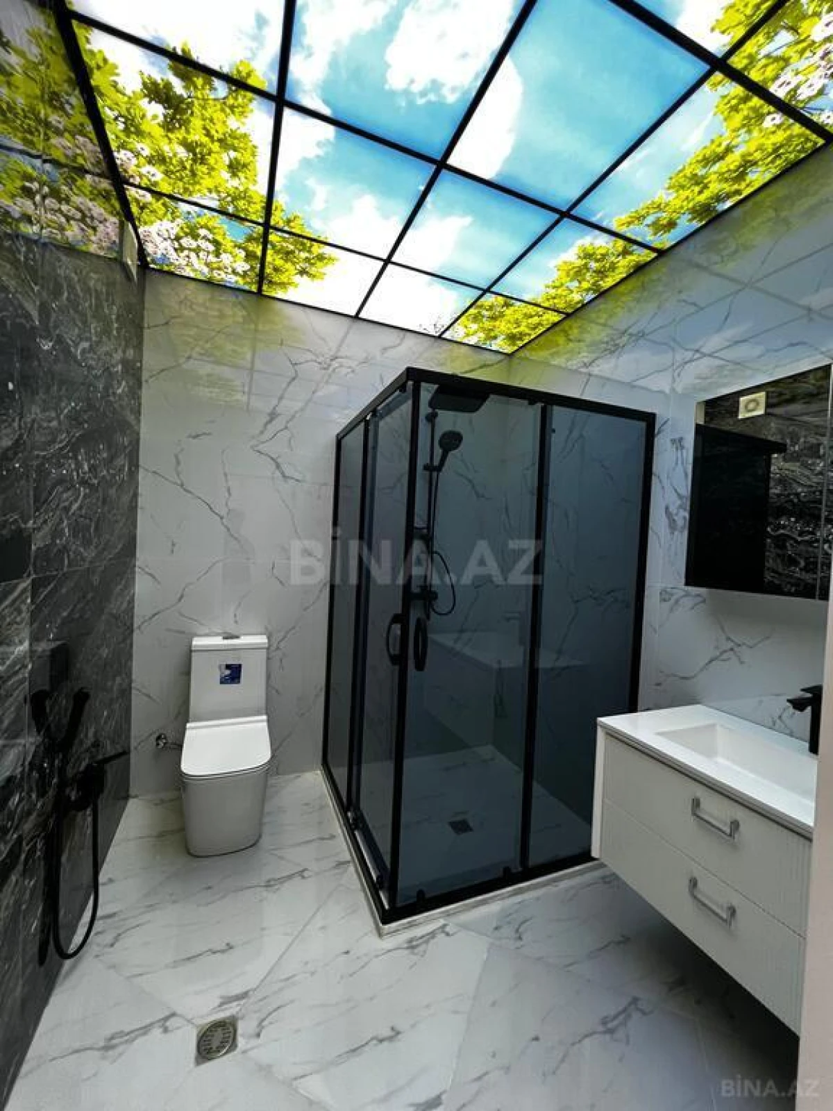 Satılır 4 otaqlı mənzil 155 m²