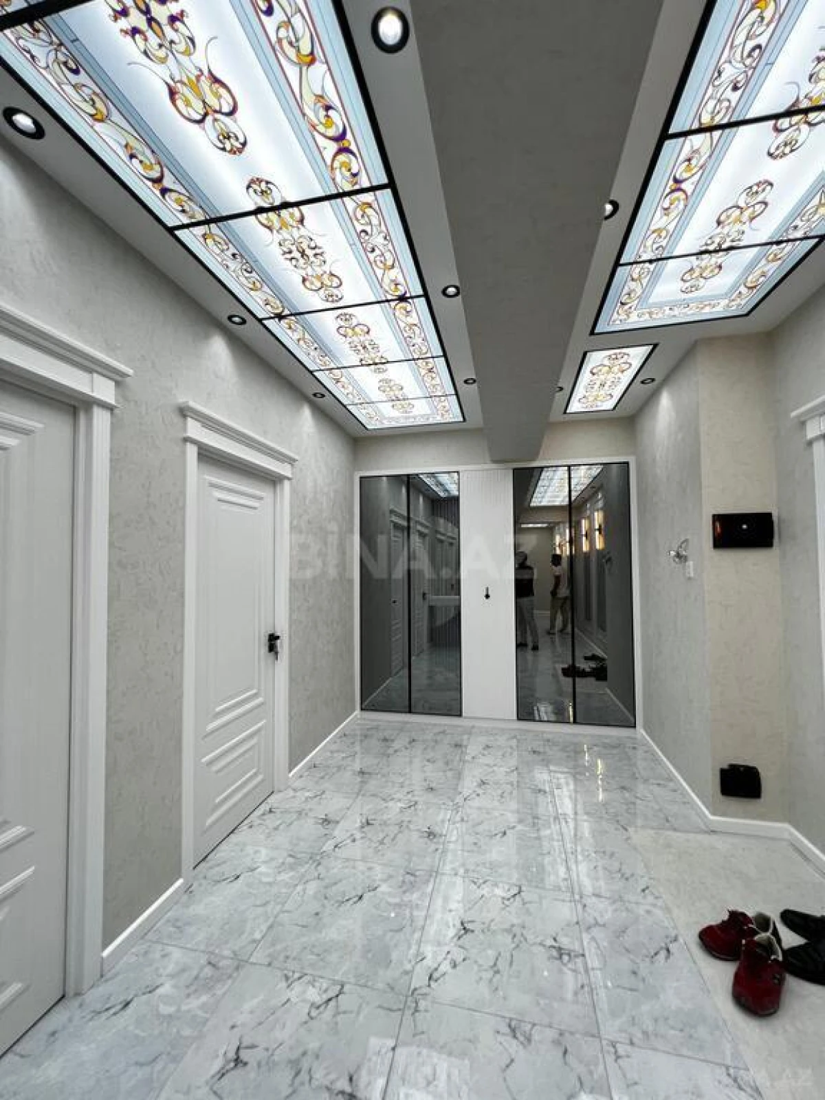 Satılır 4 otaqlı mənzil 155 m²