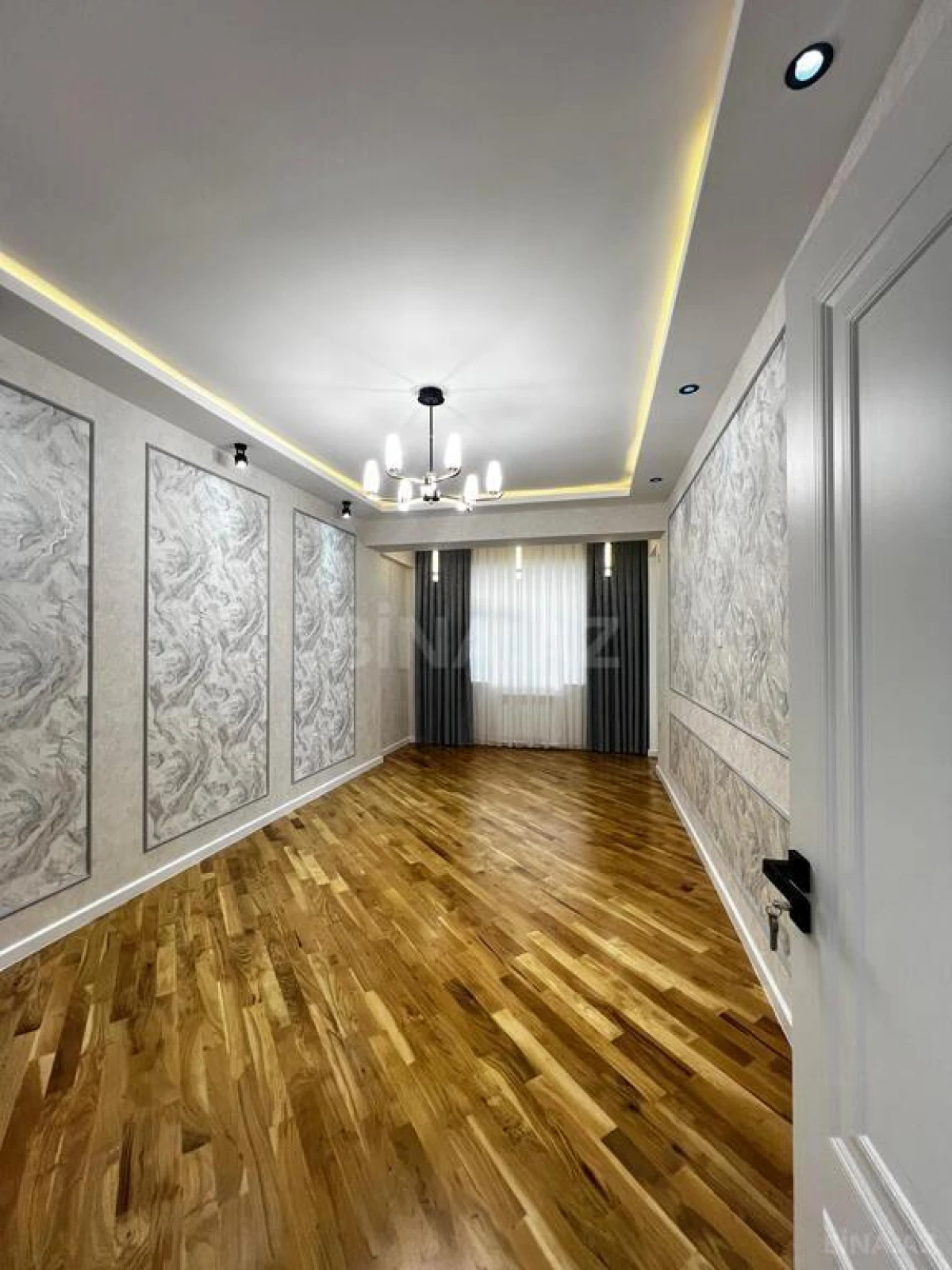 Satılır 4 otaqlı mənzil 155 m²