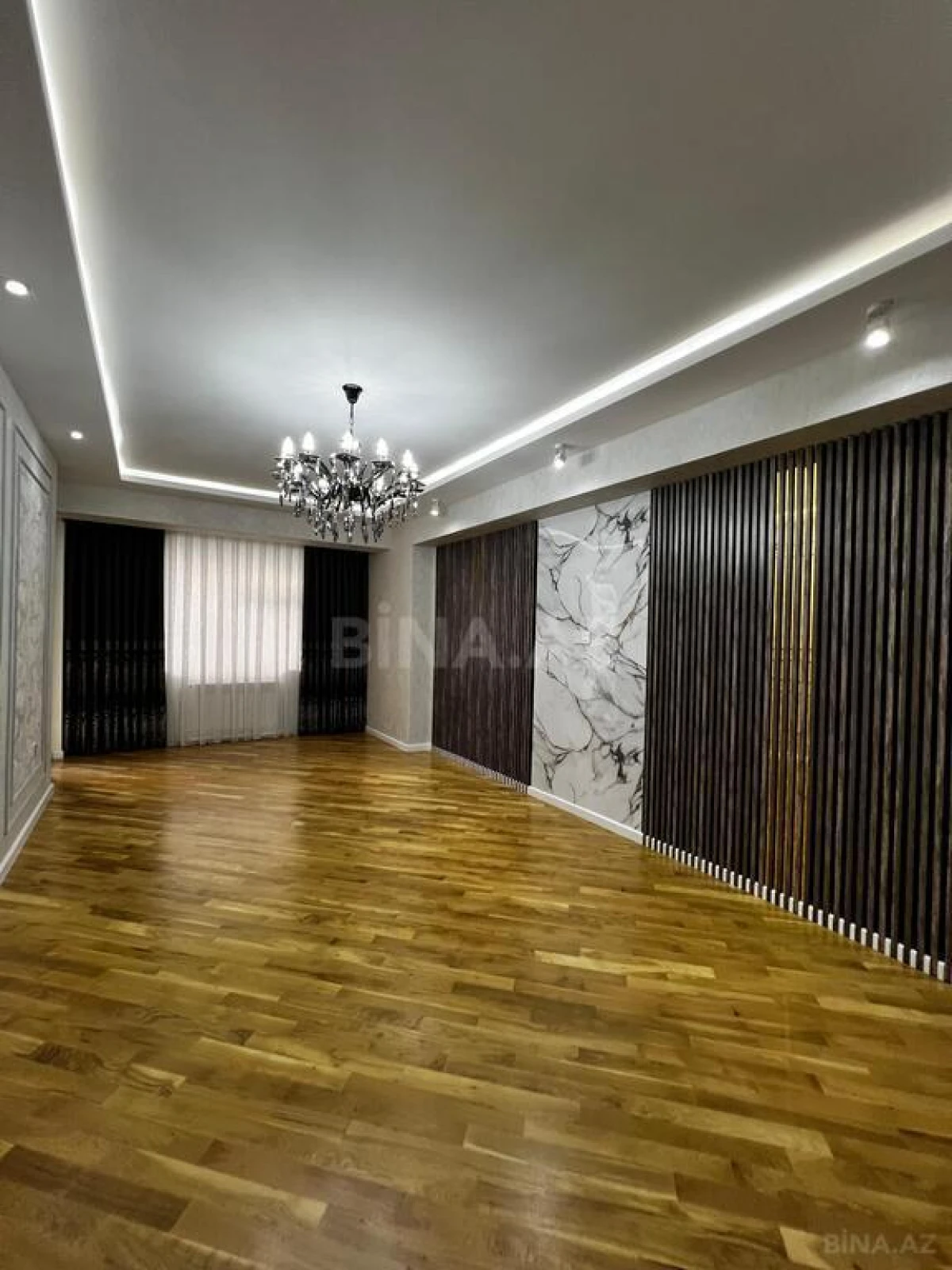 Satılır 4 otaqlı mənzil 155 m²