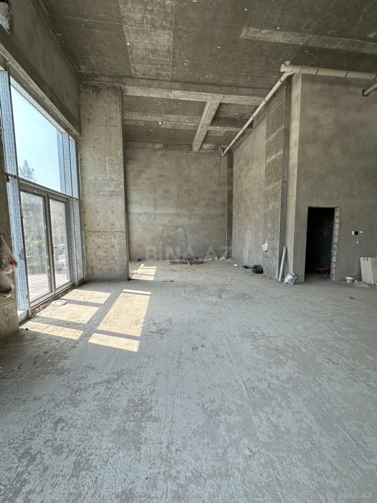 Satılır obyekt 390 m²