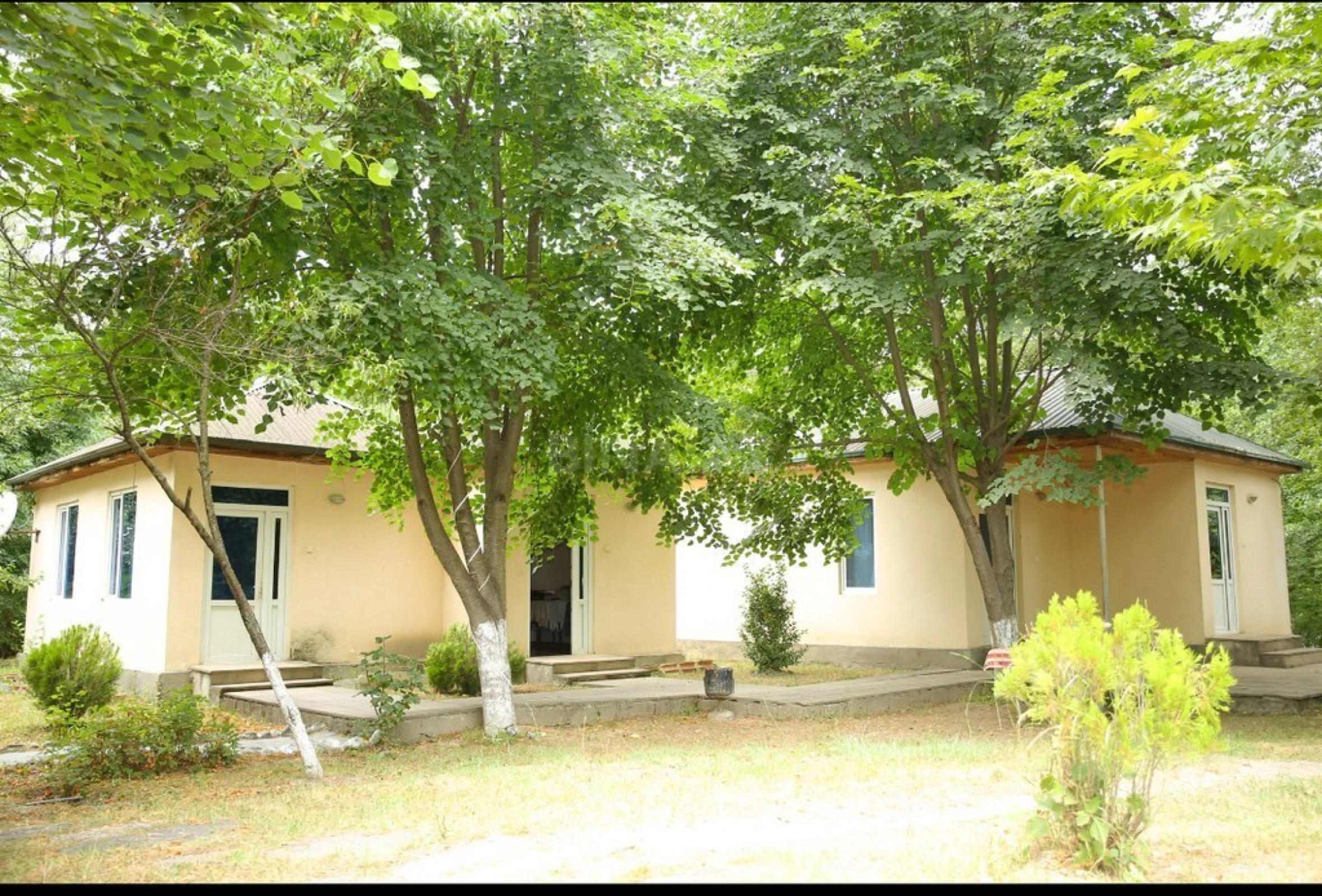 Satılır obyekt 500 m²