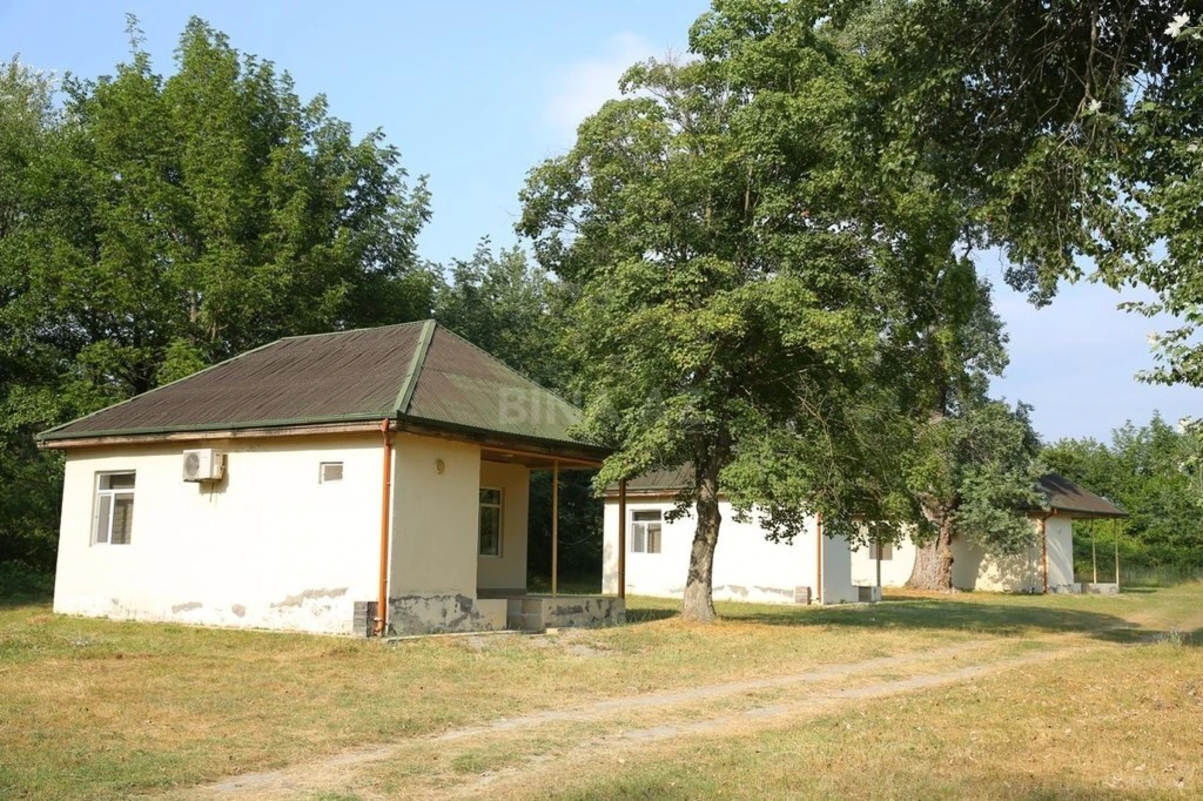 Satılır obyekt 500 m²