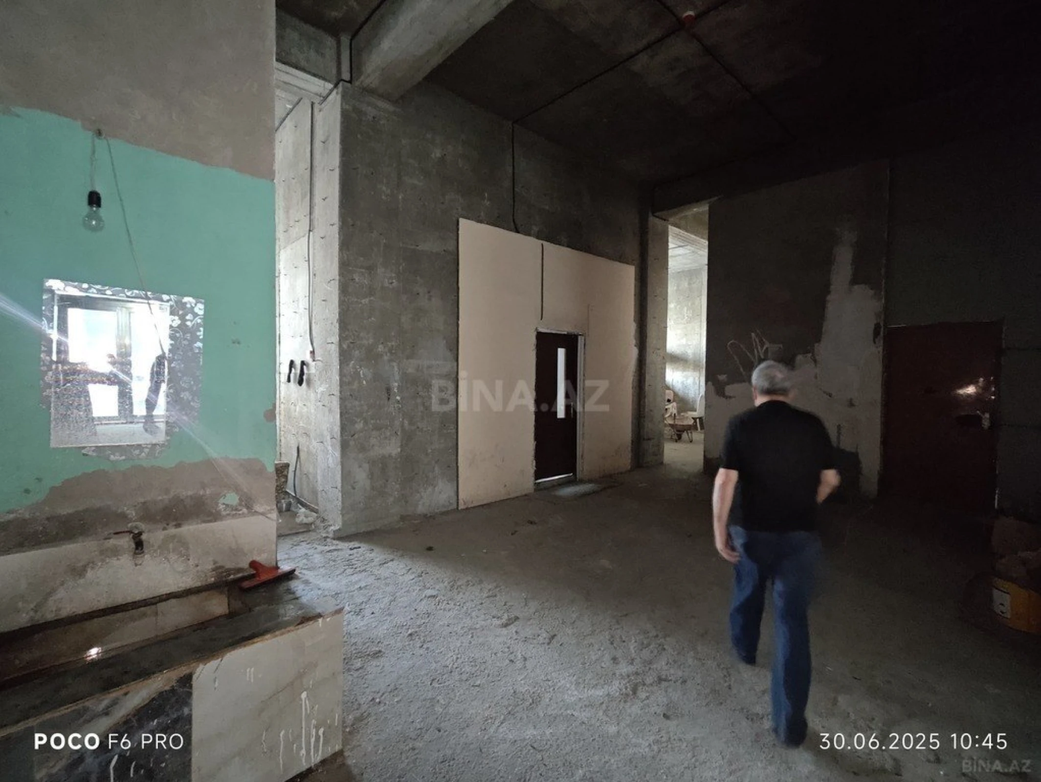 Satılır obyekt 295 m²