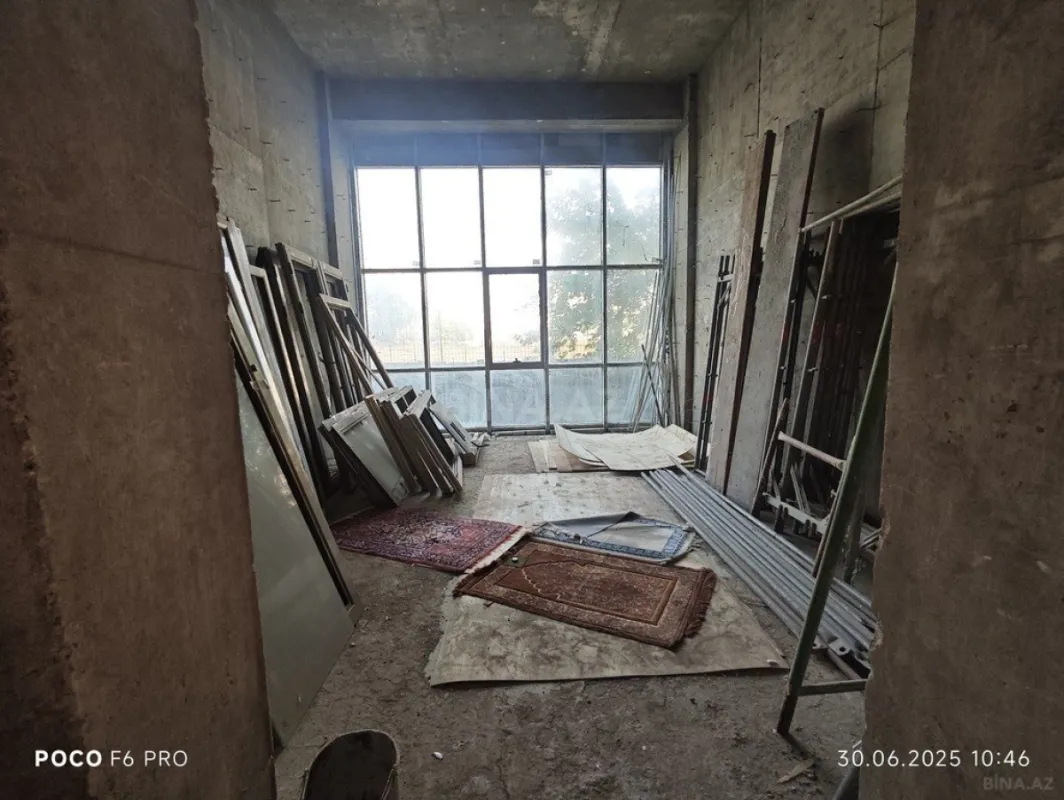 Satılır obyekt 295 m²