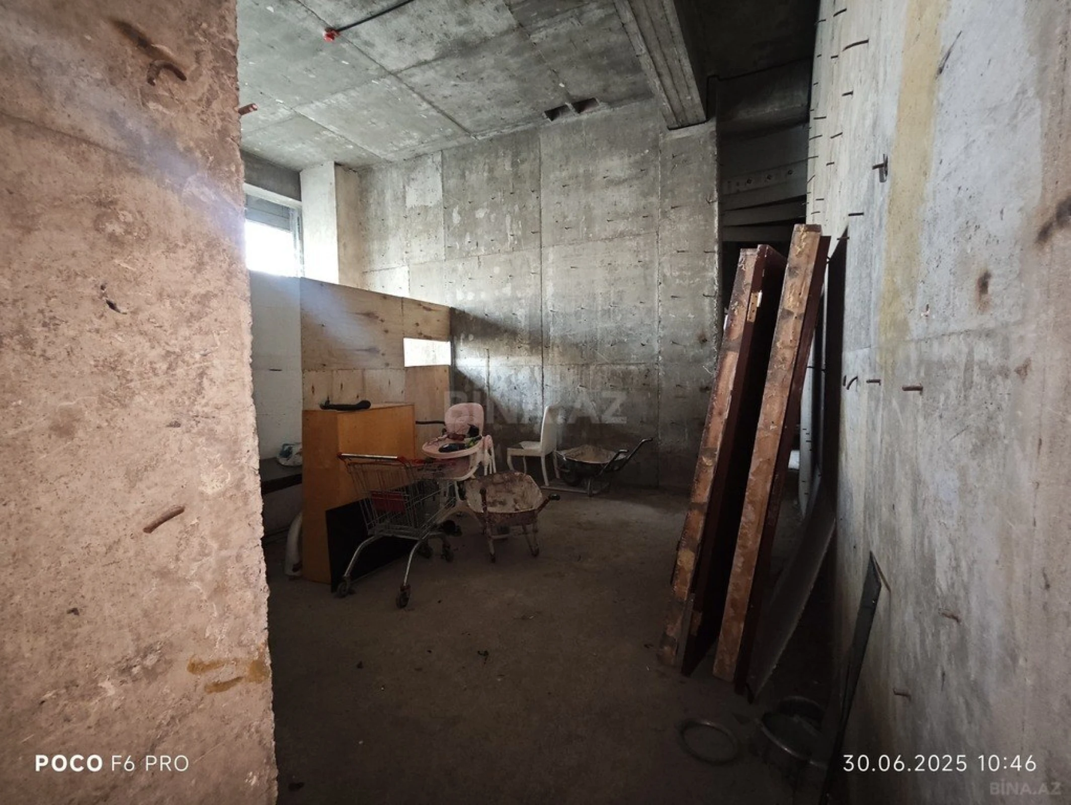 Satılır obyekt 295 m²