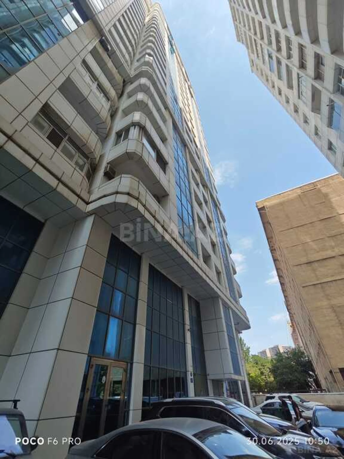 Satılır obyekt 332 m²