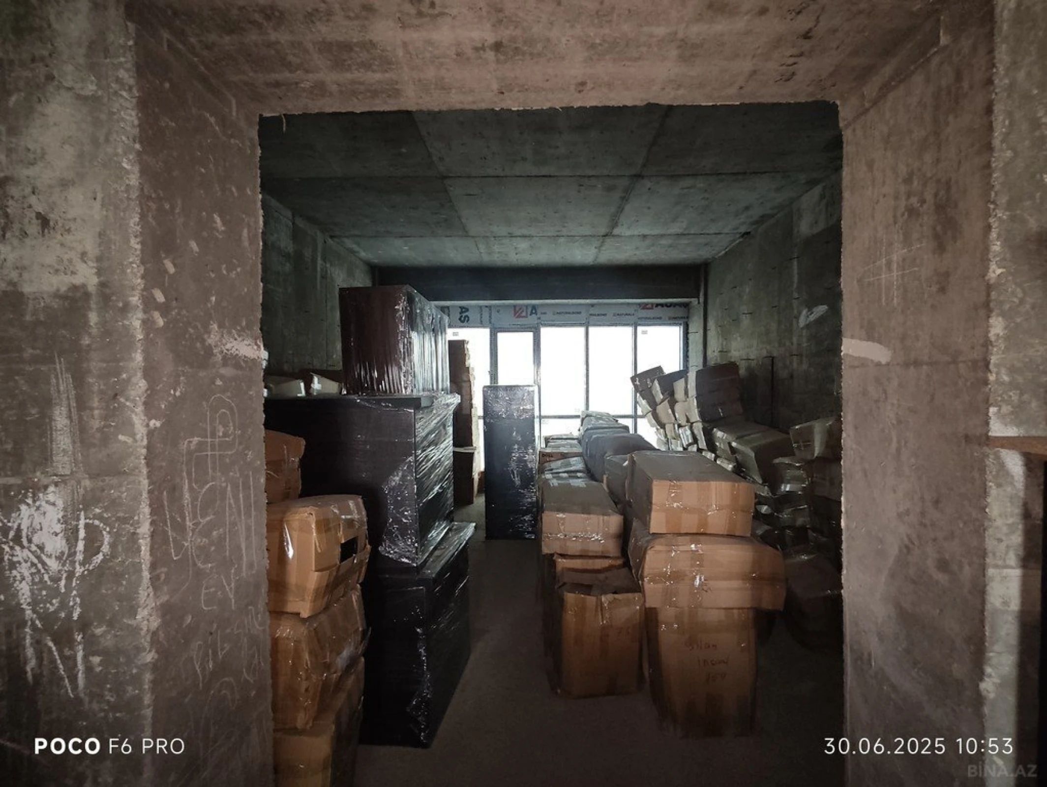 Satılır obyekt 332 m²