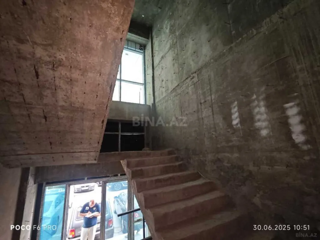 Satılır obyekt 332 m²