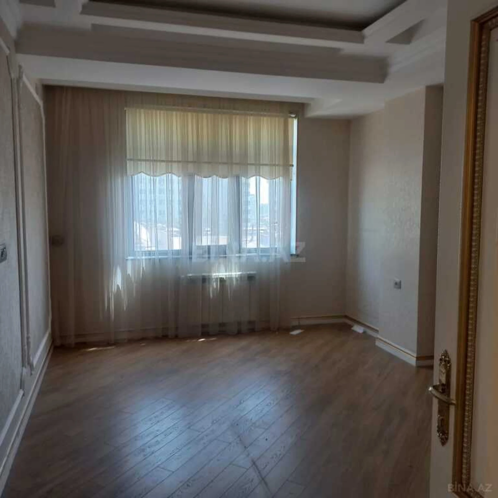 Satılır 4 otaqlı mənzil 178 m²