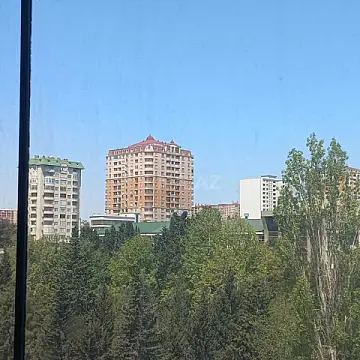 Satılır 4 otaqlı mənzil 178 m²