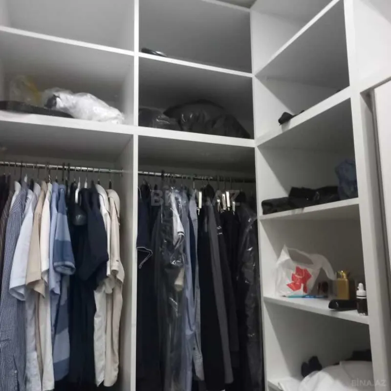 Satılır 4 otaqlı mənzil 178 m²