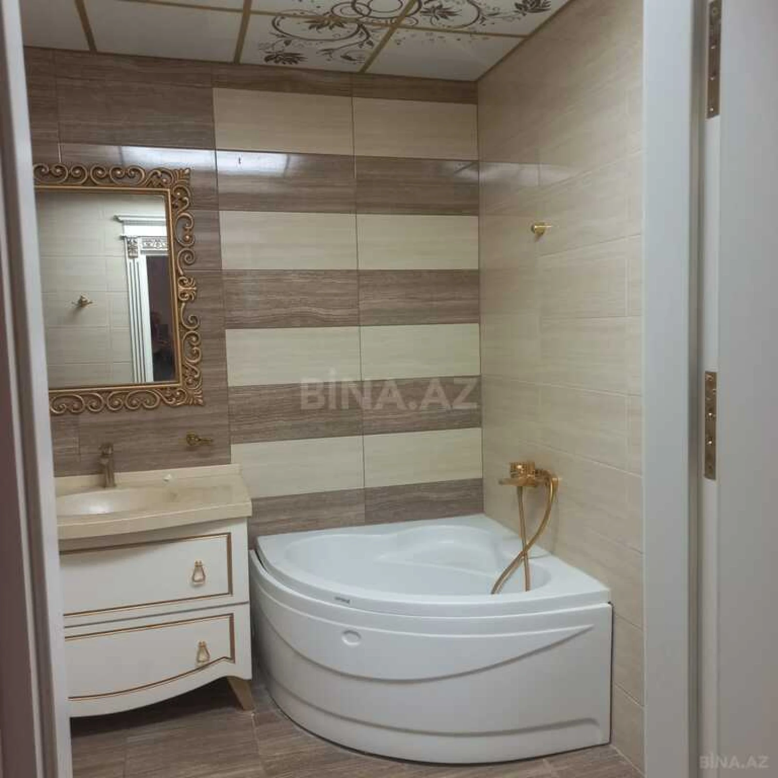 Satılır 4 otaqlı mənzil 178 m²