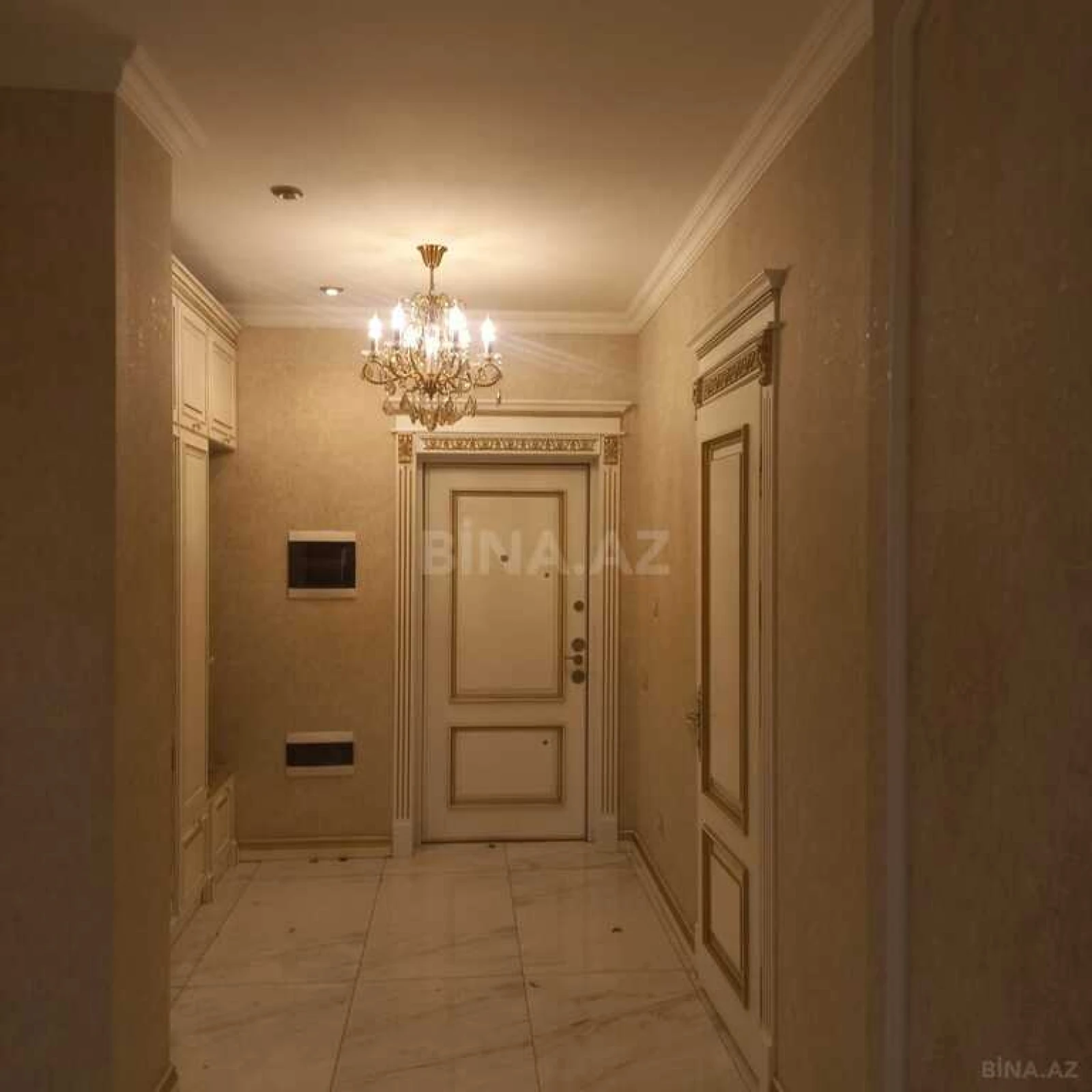 Satılır 4 otaqlı mənzil 178 m²