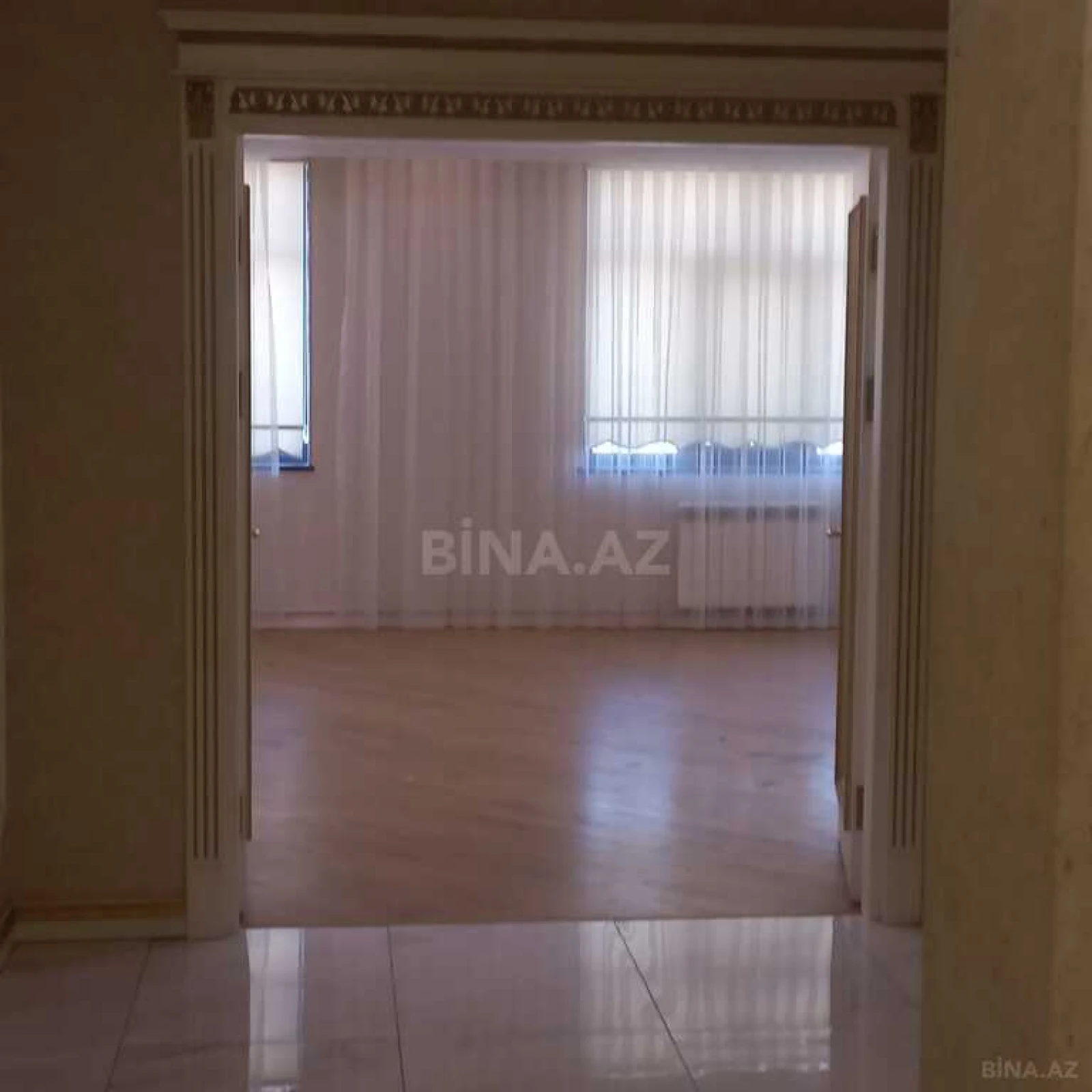 Satılır 4 otaqlı mənzil 178 m²