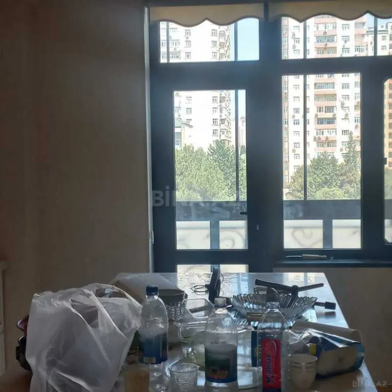 Satılır 4 otaqlı mənzil 178 m²