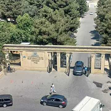 Satılır 4 otaqlı mənzil 178 m²