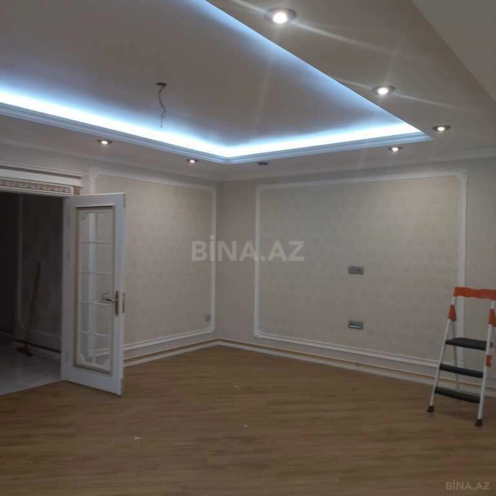 Satılır 4 otaqlı mənzil 178 m²