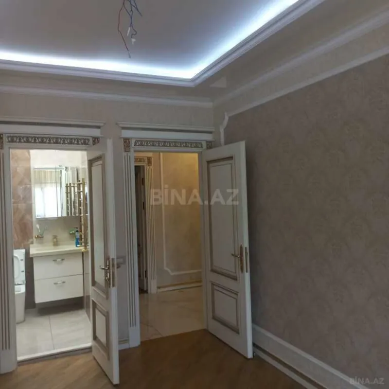Satılır 4 otaqlı mənzil 178 m²