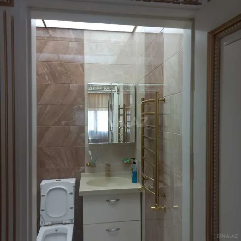 Satılır 4 otaqlı mənzil 178 m²